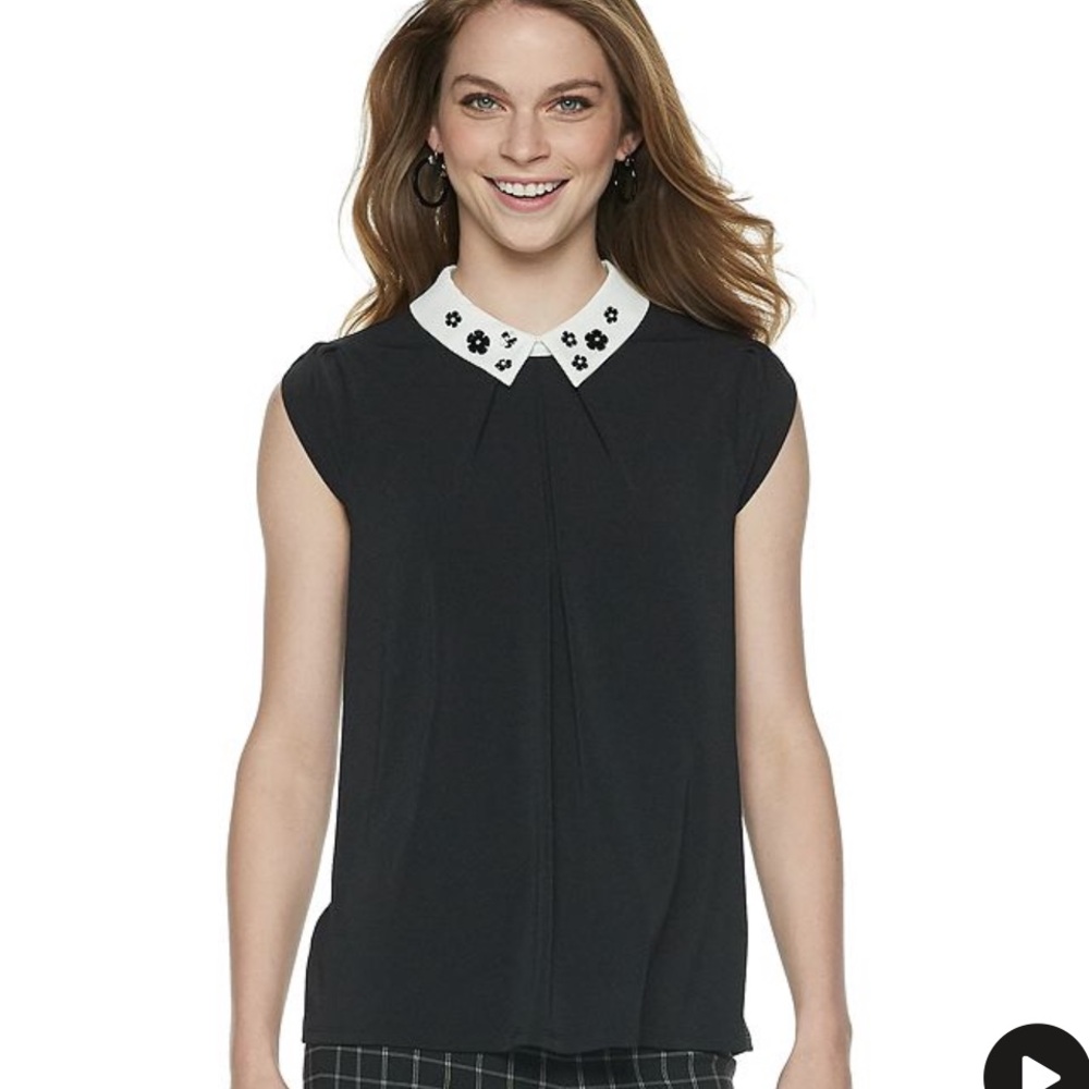 NWT Women’s ELLE Embellished collar top. Size M